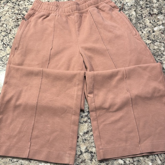 Old Navy Active Dynamic fleece wide leg pant. Size small petite. - Picture 6 of 6